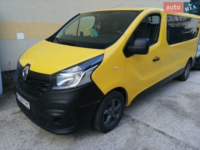 Желтый Рено Трафик, объемом двигателя 1.6 л и пробегом 180 тыс. км за 18000 $, фото 1 на Automoto.ua