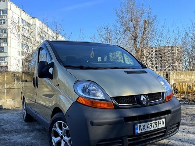 Желтый Рено Трафик, объемом двигателя 1.9 л и пробегом 411 тыс. км за 7800 $, фото 1 на Automoto.ua