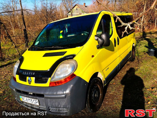 Желтый Рено Трафик, объемом двигателя 1.9 л и пробегом 338 тыс. км за 6800 $, фото 1 на Automoto.ua