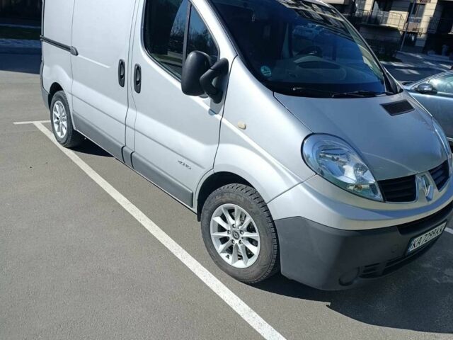 Сірий Рено Трафік, об'ємом двигуна 2 л та пробігом 200 тис. км за 11500 $, фото 1 на Automoto.ua
