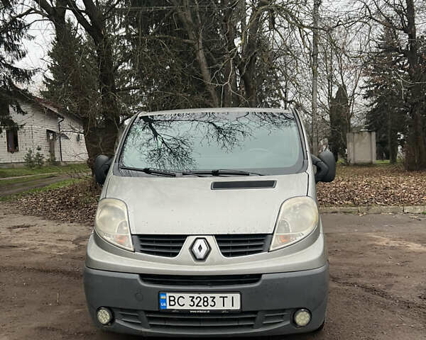 Серый Рено Трафик, объемом двигателя 2 л и пробегом 331 тыс. км за 8500 $, фото 1 на Automoto.ua