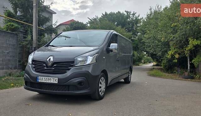 Серый Рено Трафик, объемом двигателя 2 л и пробегом 452 тыс. км за 10800 $, фото 1 на Automoto.ua