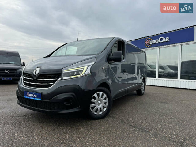 Серый Рено Трафик, объемом двигателя 2 л и пробегом 218 тыс. км за 22500 $, фото 1 на Automoto.ua