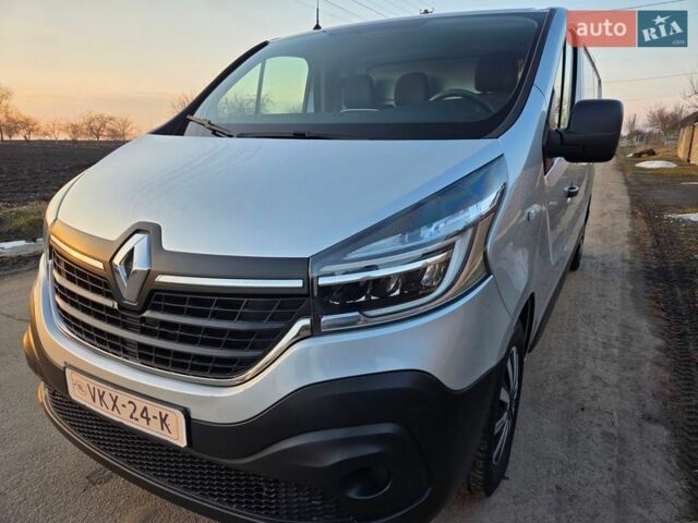 Серый Рено Трафик, объемом двигателя 2 л и пробегом 145 тыс. км за 20000 $, фото 1 на Automoto.ua