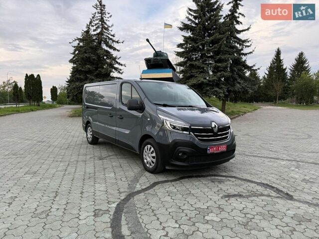 Серый Рено Трафик, объемом двигателя 2 л и пробегом 242 тыс. км за 18900 $, фото 1 на Automoto.ua