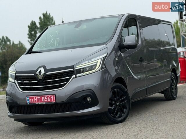 Серый Рено Трафик, объемом двигателя 2 л и пробегом 203 тыс. км за 21300 $, фото 1 на Automoto.ua