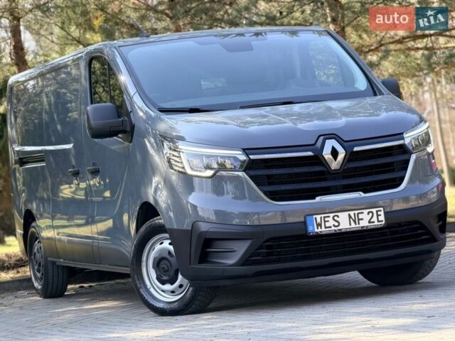 Серый Рено Трафик, объемом двигателя 2 л и пробегом 114 тыс. км за 23990 $, фото 1 на Automoto.ua