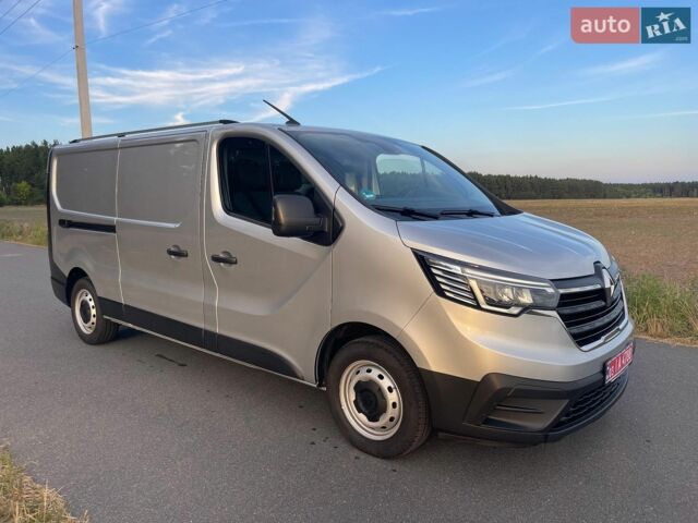 Серый Рено Трафик, объемом двигателя 2 л и пробегом 130 тыс. км за 25300 $, фото 1 на Automoto.ua