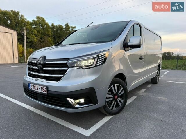 Серый Рено Трафик, объемом двигателя 2 л и пробегом 65 тыс. км за 31300 $, фото 1 на Automoto.ua
