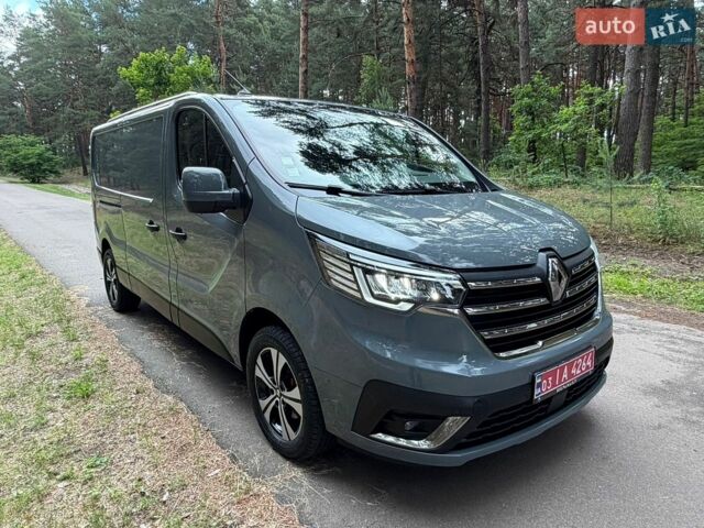 Серый Рено Трафик, объемом двигателя 2 л и пробегом 58 тыс. км за 31800 $, фото 1 на Automoto.ua