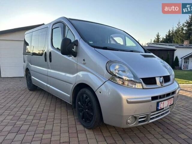 Серый Рено Трафик, объемом двигателя 2.5 л и пробегом 280 тыс. км за 4500 $, фото 1 на Automoto.ua