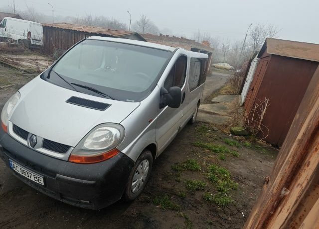 Серый Рено Трафик, объемом двигателя 1.9 л и пробегом 260 тыс. км за 6700 $, фото 1 на Automoto.ua
