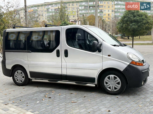 Серый Рено Трафик, объемом двигателя 1.9 л и пробегом 390 тыс. км за 7500 $, фото 1 на Automoto.ua