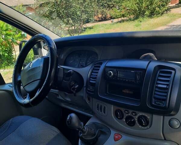 Серый Рено Трафик, объемом двигателя 1.9 л и пробегом 247 тыс. км за 8300 $, фото 1 на Automoto.ua