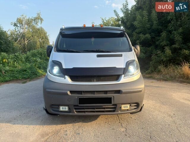 Сірий Рено Трафік, об'ємом двигуна 1.87 л та пробігом 400 тис. км за 9000 $, фото 1 на Automoto.ua