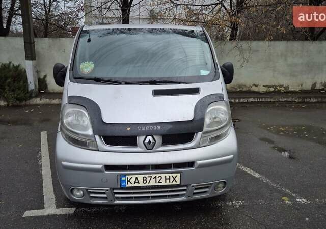 Сірий Рено Трафік, об'ємом двигуна 2.5 л та пробігом 350 тис. км за 8200 $, фото 1 на Automoto.ua