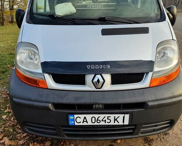 Серый Рено Трафик, объемом двигателя 1.87 л и пробегом 348 тыс. км за 7450 $, фото 1 на Automoto.ua