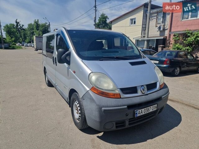 Сірий Рено Трафік, об'ємом двигуна 2.5 л та пробігом 700 тис. км за 5500 $, фото 1 на Automoto.ua