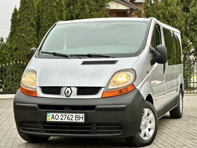 Серый Рено Трафик, объемом двигателя 2.5 л и пробегом 285 тыс. км за 9999 $, фото 1 на Automoto.ua