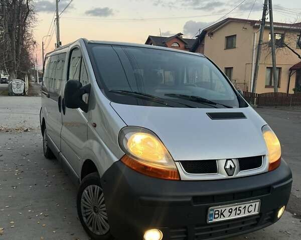 Серый Рено Трафик, объемом двигателя 1.9 л и пробегом 328 тыс. км за 8400 $, фото 1 на Automoto.ua