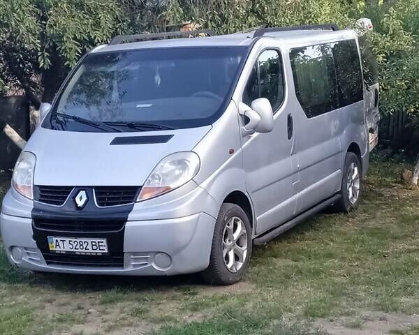 Серый Рено Трафик, объемом двигателя 2 л и пробегом 280 тыс. км за 7000 $, фото 1 на Automoto.ua