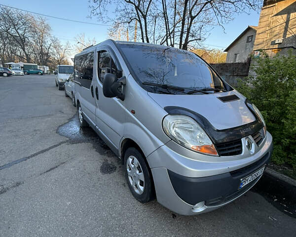 Серый Рено Трафик, объемом двигателя 2 л и пробегом 285 тыс. км за 7799 $, фото 1 на Automoto.ua