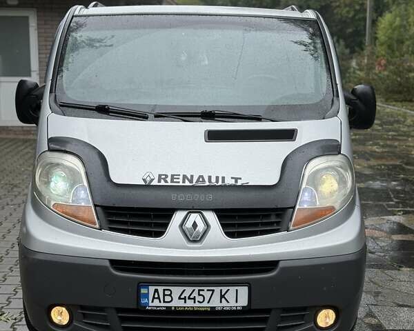 Серый Рено Трафик, объемом двигателя 2 л и пробегом 340 тыс. км за 10000 $, фото 1 на Automoto.ua