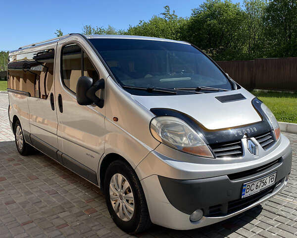 Серый Рено Трафик, объемом двигателя 2.46 л и пробегом 470 тыс. км за 8700 $, фото 1 на Automoto.ua