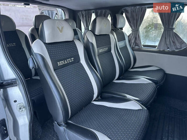 Серый Рено Трафик, объемом двигателя 2 л и пробегом 200 тыс. км за 9999 $, фото 1 на Automoto.ua