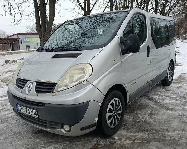 Серый Рено Трафик, объемом двигателя 2 л и пробегом 323 тыс. км за 4861 $, фото 1 на Automoto.ua