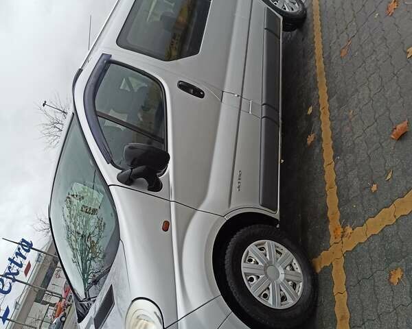 Сірий Рено Трафік, об'ємом двигуна 2.46 л та пробігом 374 тис. км за 8300 $, фото 1 на Automoto.ua