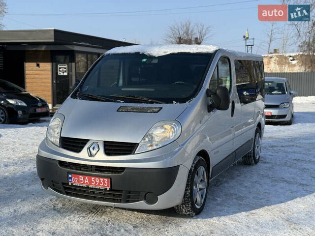 Серый Рено Трафик, объемом двигателя 2.5 л и пробегом 299 тыс. км за 12799 $, фото 1 на Automoto.ua
