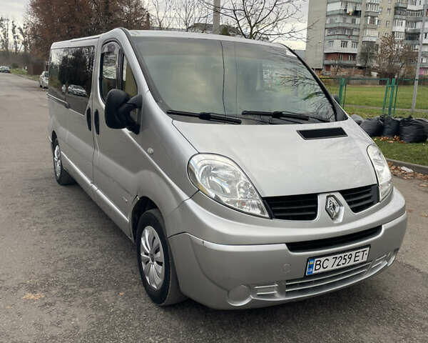 Серый Рено Трафик, объемом двигателя 2.46 л и пробегом 217 тыс. км за 8150 $, фото 1 на Automoto.ua