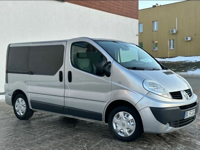 Серый Рено Трафик, объемом двигателя 0 л и пробегом 185 тыс. км за 2908 $, фото 1 на Automoto.ua