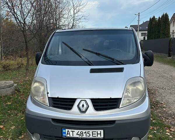Серый Рено Трафик, объемом двигателя 2 л и пробегом 350 тыс. км за 7500 $, фото 1 на Automoto.ua