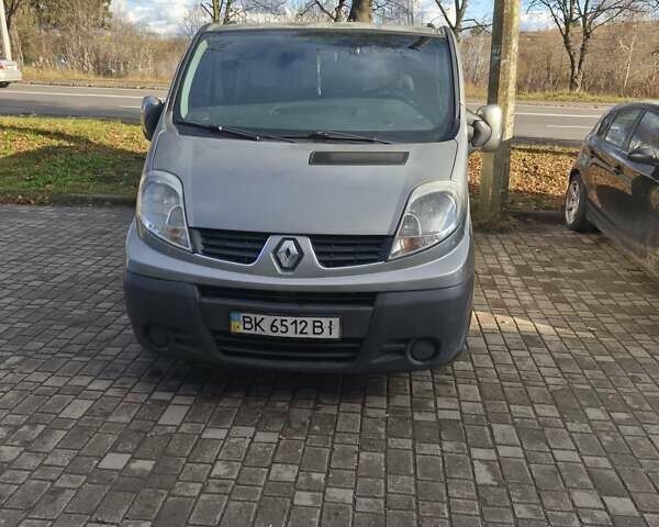 Серый Рено Трафик, объемом двигателя 2.5 л и пробегом 390 тыс. км за 8200 $, фото 1 на Automoto.ua