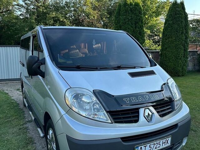 Серый Рено Трафик, объемом двигателя 2 л и пробегом 341 тыс. км за 9900 $, фото 1 на Automoto.ua