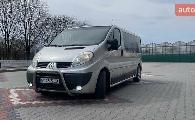 Серый Рено Трафик, объемом двигателя 2 л и пробегом 250 тыс. км за 9300 $, фото 1 на Automoto.ua