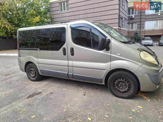 Серый Рено Трафик, объемом двигателя 2 л и пробегом 342 тыс. км за 9500 $, фото 1 на Automoto.ua