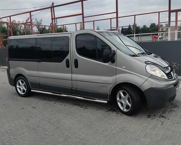 Серый Рено Трафик, объемом двигателя 2 л и пробегом 551 тыс. км за 7500 $, фото 1 на Automoto.ua