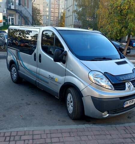 Серый Рено Трафик, объемом двигателя 2.5 л и пробегом 396 тыс. км за 9000 $, фото 1 на Automoto.ua