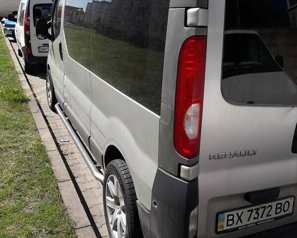 Серый Рено Трафик, объемом двигателя 2 л и пробегом 293 тыс. км за 11700 $, фото 1 на Automoto.ua
