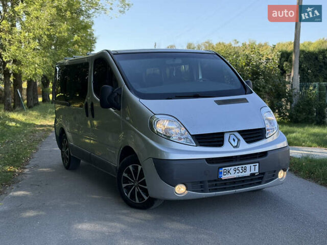 Серый Рено Трафик, объемом двигателя 2.5 л и пробегом 395 тыс. км за 7850 $, фото 1 на Automoto.ua