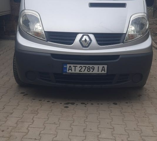 Серый Рено Трафик, объемом двигателя 2 л и пробегом 287 тыс. км за 12500 $, фото 1 на Automoto.ua