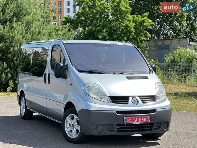 Серый Рено Трафик, объемом двигателя 2 л и пробегом 302 тыс. км за 11950 $, фото 1 на Automoto.ua