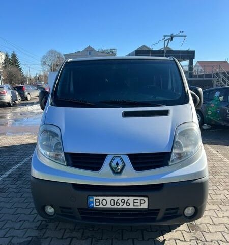 Серый Рено Трафик, объемом двигателя 2 л и пробегом 250 тыс. км за 11500 $, фото 1 на Automoto.ua