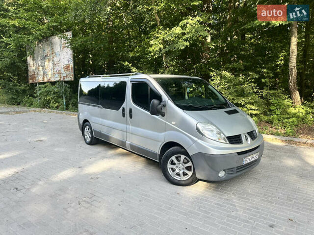 Серый Рено Трафик, объемом двигателя 2 л и пробегом 263 тыс. км за 12750 $, фото 1 на Automoto.ua