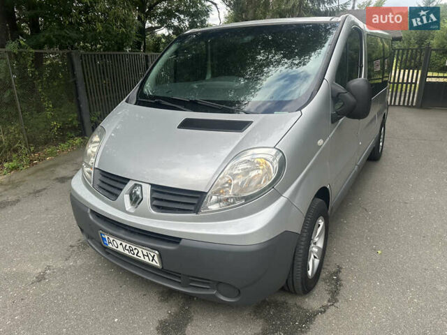 Серый Рено Трафик, объемом двигателя 2.46 л и пробегом 307 тыс. км за 12500 $, фото 1 на Automoto.ua