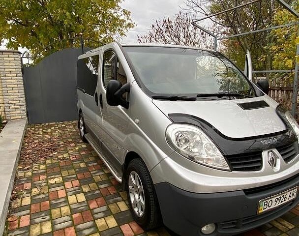 Сірий Рено Трафік, об'ємом двигуна 2.46 л та пробігом 216 тис. км за 13600 $, фото 1 на Automoto.ua