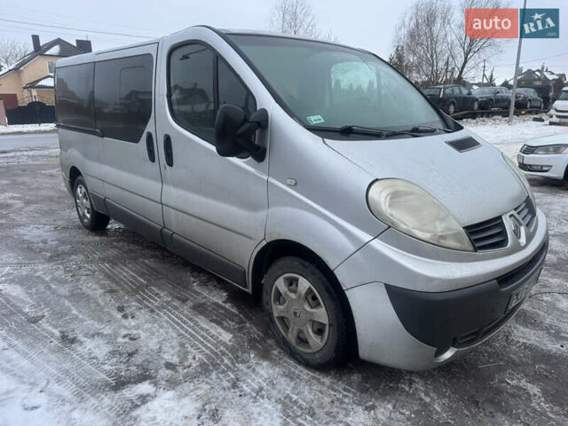 Серый Рено Трафик, объемом двигателя 2 л и пробегом 400 тыс. км за 9500 $, фото 1 на Automoto.ua